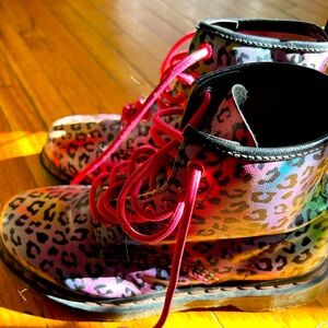 Dr Martens size US 7 rainbow leopard lisa frank